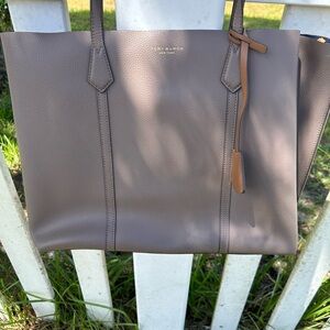 Authentic Tory Burch Shoulder Bag.